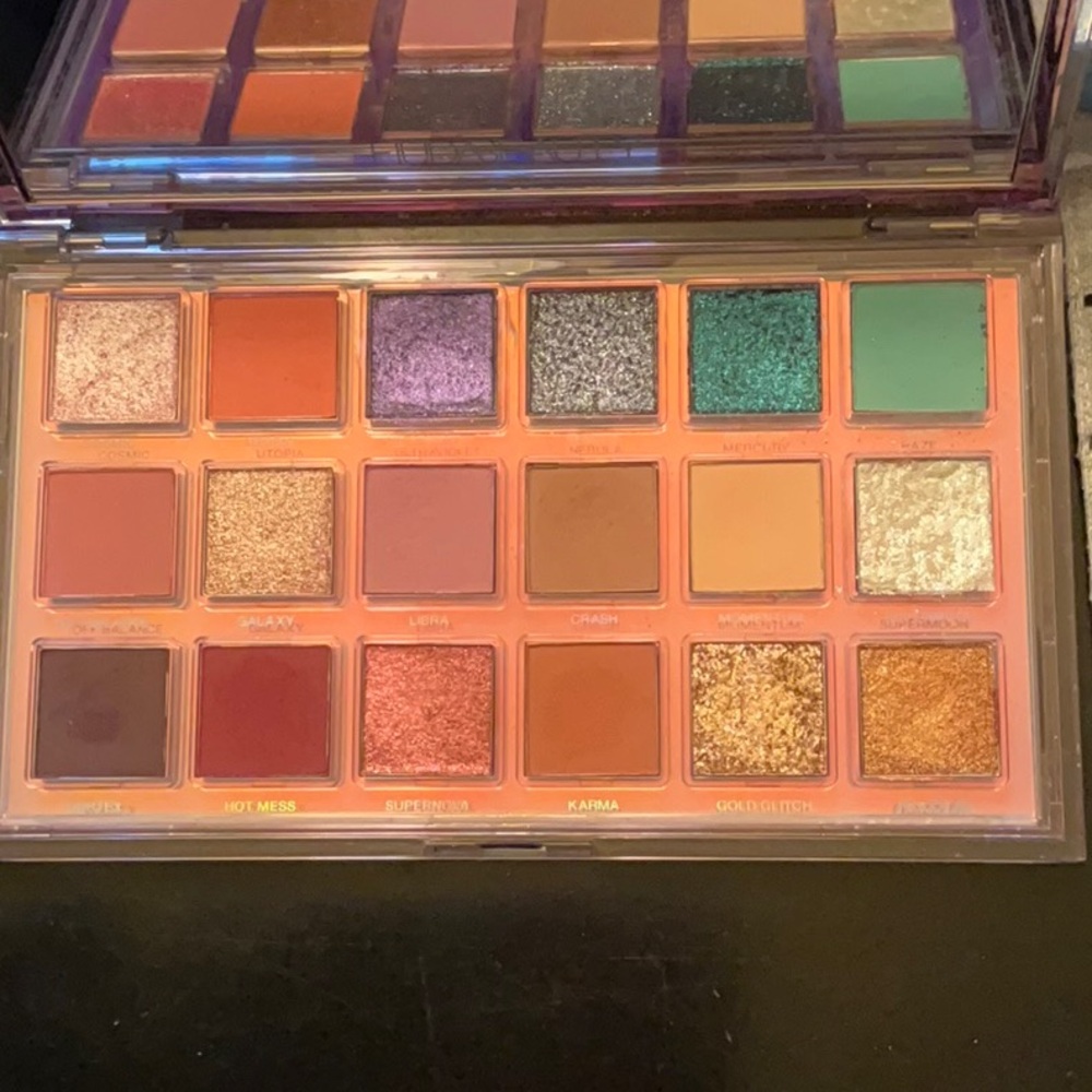 HUDA BEAUTY MERCURY RETROGRADE EYESHADOW PALETTE